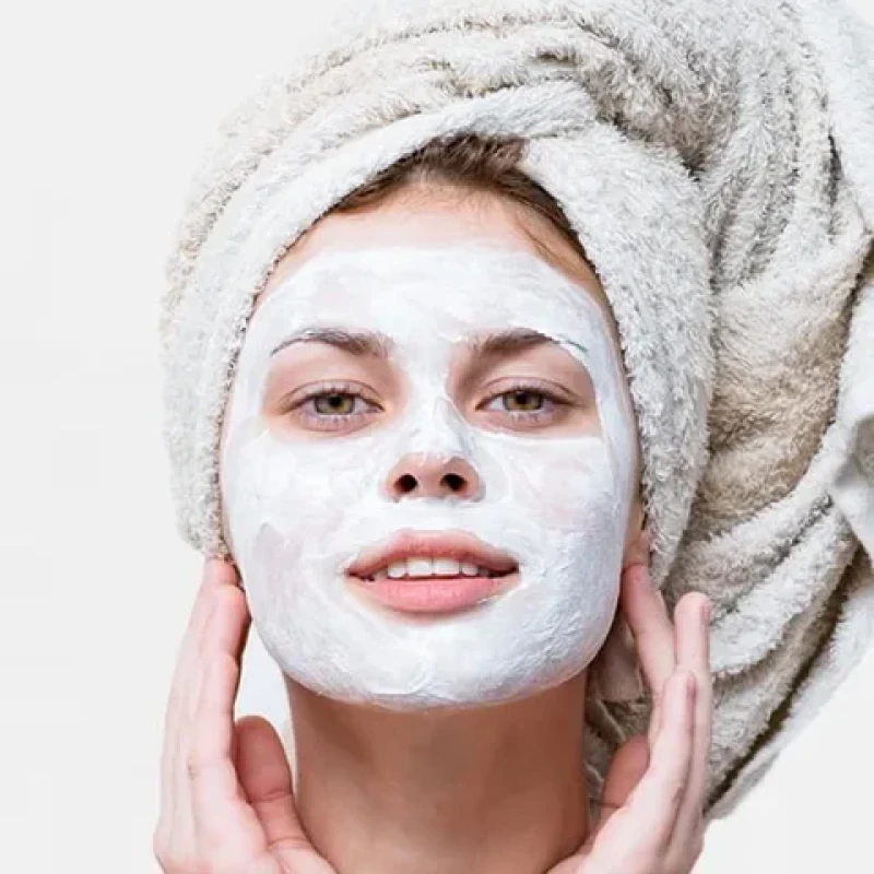 Skin Lightening Moisturizing Mud Mask
